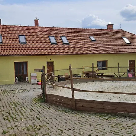 Na Farme Se Saunou A Virivkou, I S Jizdou Na Koni Maison d'hôtes
