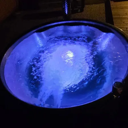 Na Farme Se Saunou A Virivkou, I S Jizdou Na Koni Příbram