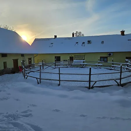 Na Farme Se Saunou A Virivkou, I S Jizdou Na Koni Maison d'hôtes